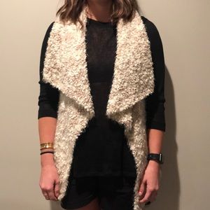 Kensie Faux Fur Vest Small